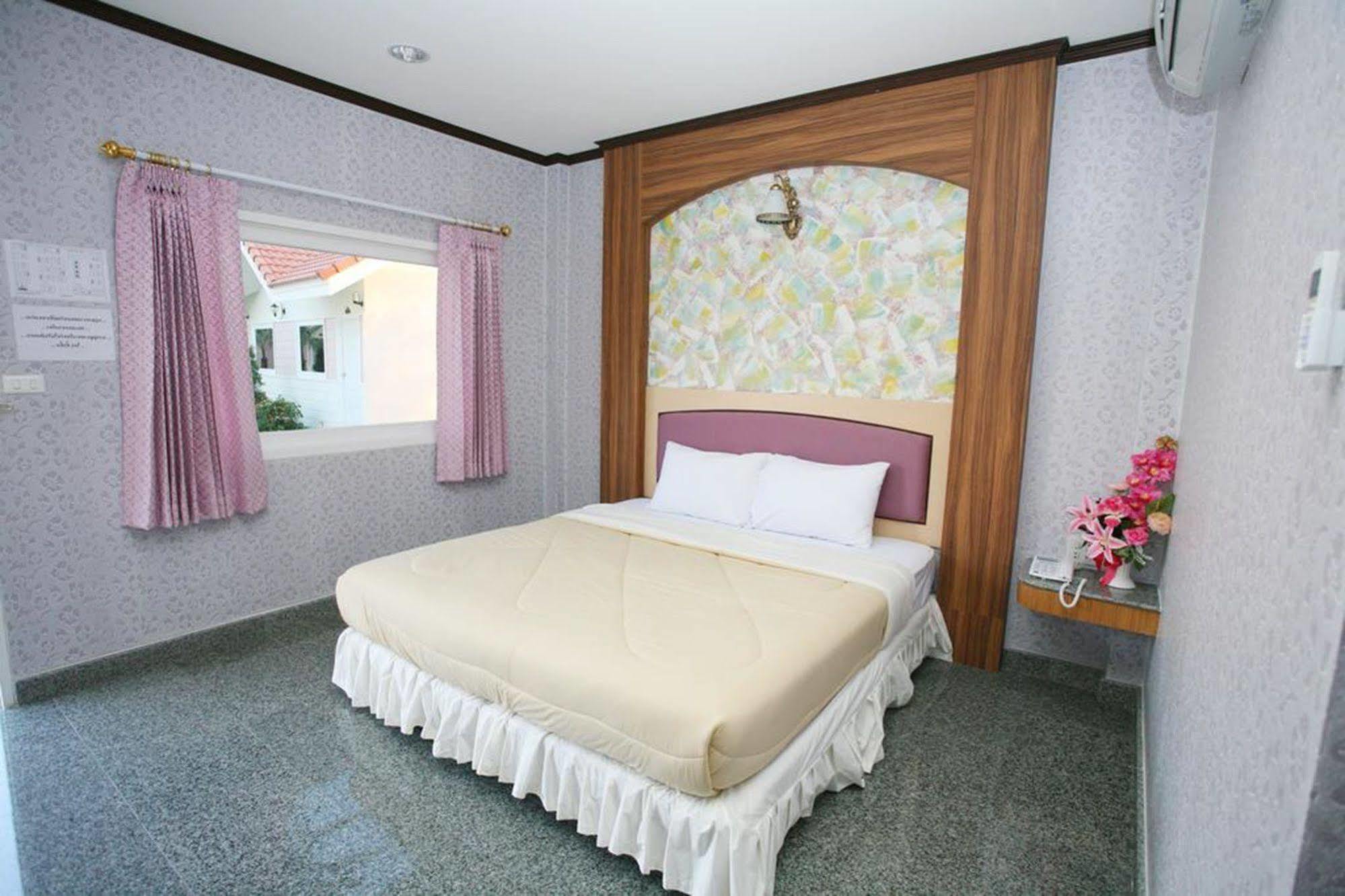 Soda Resort Kamphaeng Phet Exterior photo